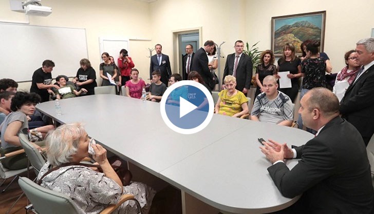 Русенските майки протестират срещу социална катастрофа, дано правителството ги чуе, заяви Румен Радев