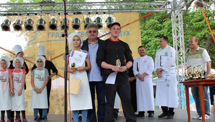 Карамелен сладкиш с бишкоти на шестокласничка от ОУ „Л. Каравелов“ взе първото място