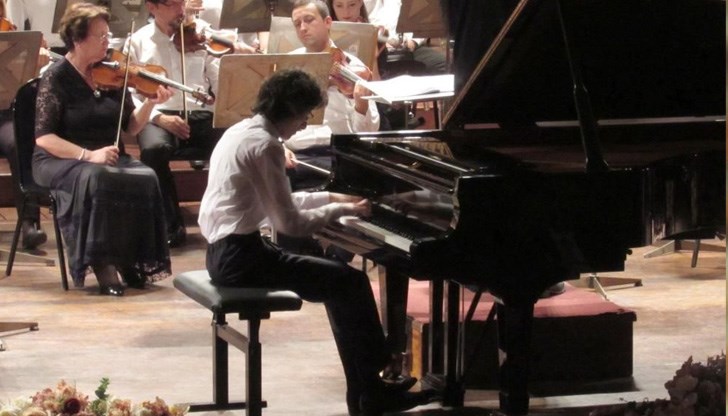 16-годишният Николай Димитров изпълни Концерт за пиано №1 от Менделсон