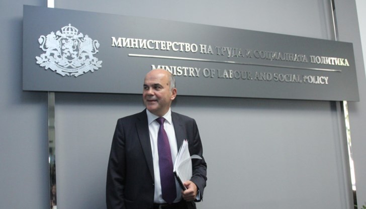 При изчисляването на новите пенсии вече няма да се взимат трите най-добри години от стажа При изчисляването на новите пенсии вече няма да се взимат трите най-добри години от стажа