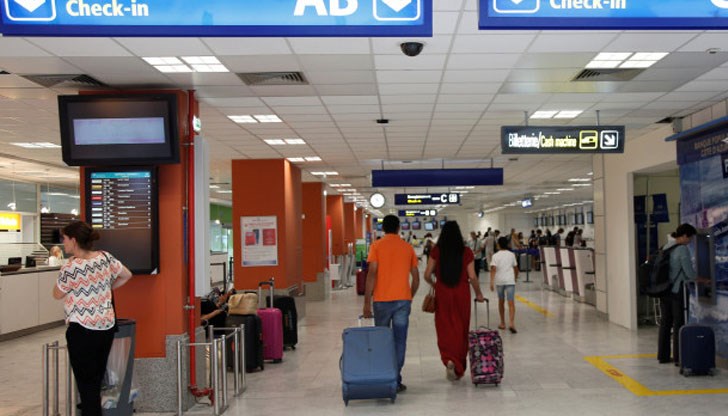 На пътниците се препоръчва да се свържат с авиокомпаниите предварително и да уточнят статута на полета си