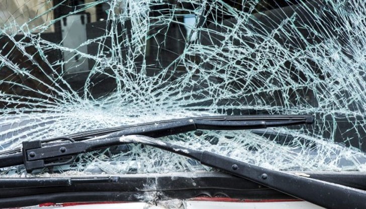 Инцидентът затвори пътя Пирдоп - Антон в двете посоки Инцидентът затвори пътя Пирдоп - Антон в двете посоки