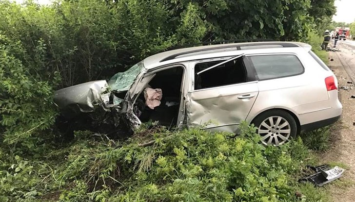 При прегледа станало ясно, че по-тежко е пострадал 39-годишният водач на лекия автомобил При прегледа станало ясно, че по-тежко е пострадал 39-годишният водач на лекия автомобил