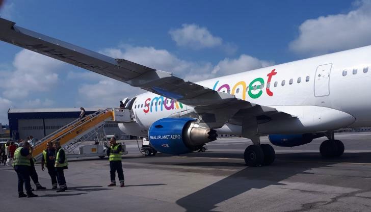 На борда на самолета са се намирали 180 пътници