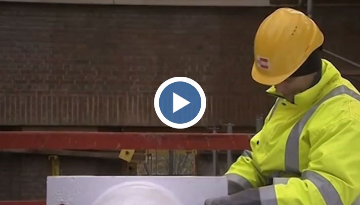 Новите правила, засега няма да се прилагат за транспортния сектор, който протестира срещу тях