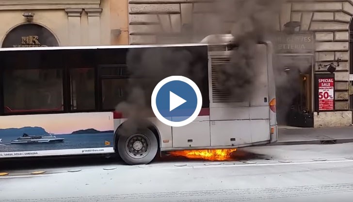 Най-вероятната причина за пожара е техническа неизправност на автобуса