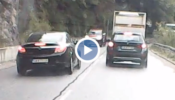 Полицията привиква шофьора, заснет да изпреварва рисково