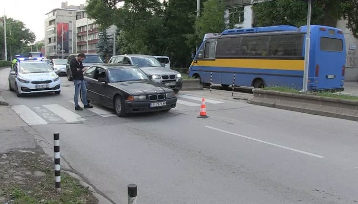 На мястото пристигнаха екипи на полицията и Спешна помощ