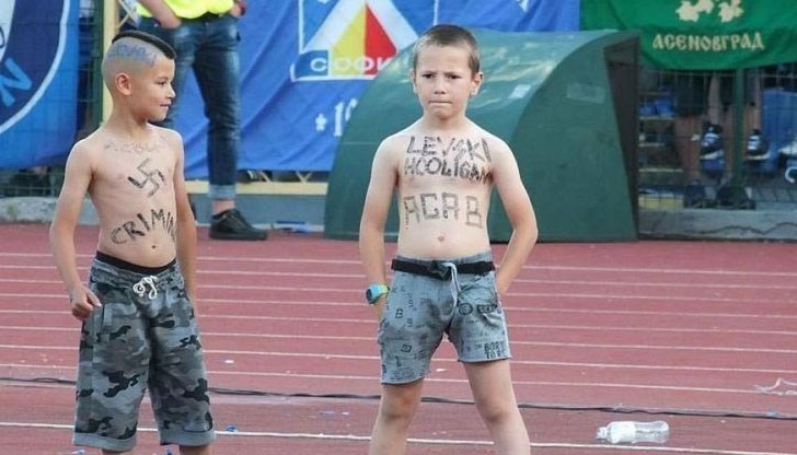 Деца ултраси бяха заснети голи до кръста с нацистки символи по време на финала за Купата на България между Славия и Левски Деца ултраси бяха заснети голи до кръста с нацистки символи по време на финала за Купата на България между Славия и Левски