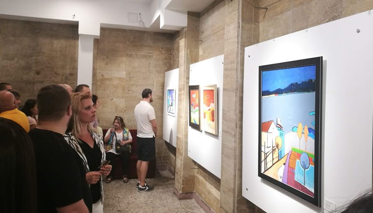 Желаещите да приемат предизвикателството, могат да представят творбите си в библиотеката