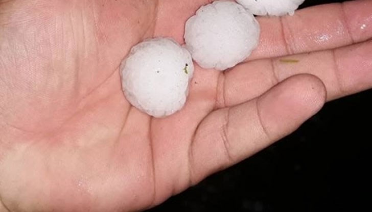 След стихията са изпочупени дори пластмасови съдове, които са били оставени на открито