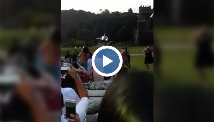 За щастие булката, пилотът и останалите пътници са успели да излязат преди експлозията