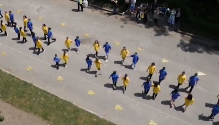 Българският град ще участва в най-масовото танцуване на класическия танц кадрил Българският град ще участва в най-масовото танцуване на класическия танц кадрил