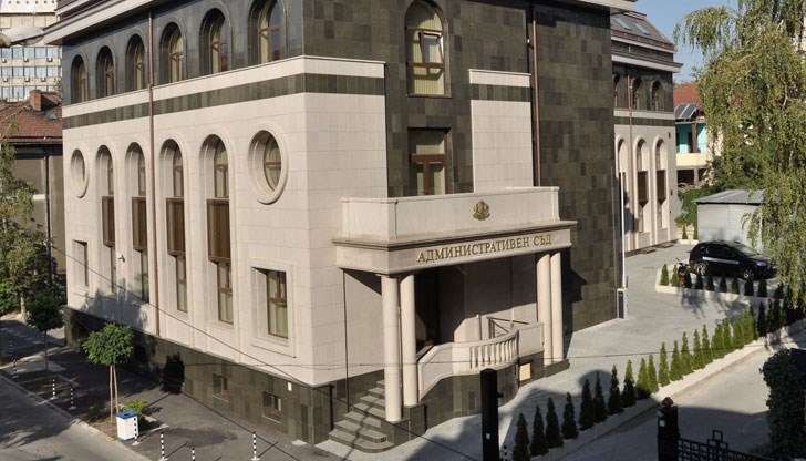 Делото бе заведено по жалба на директора на математическата гимназия "Баба Тонка" Митко Кунчев