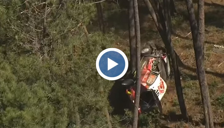 Северноирландецът Крис Мийк се преобърна няколко пъти преди да спре в дърветата