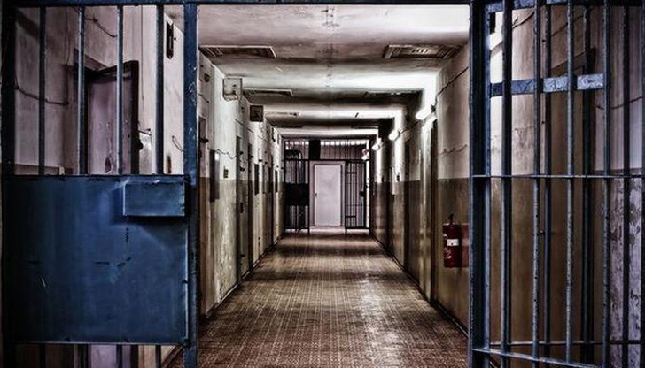 Осман, който лежи за педофилия, е бил намерен обесен в миачното помещение Осман, който лежи за педофилия, е бил намерен обесен в миачното помещение