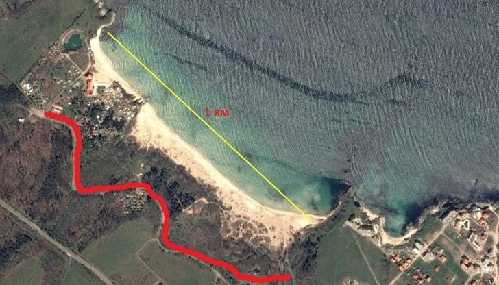 Сега е частен плаж. В червено съм отразил оградата, която се поставя в момента по продължение на целия плаж