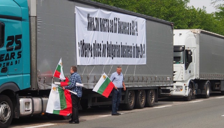 В Русе шофьори на тежкотоварни камиони се събраха на мирен протест