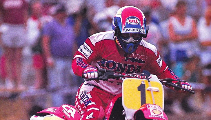 Петкратният белгийски световен шампион по мотокрос Ерик Гебурс се е удавил в опит да спаси кучето си