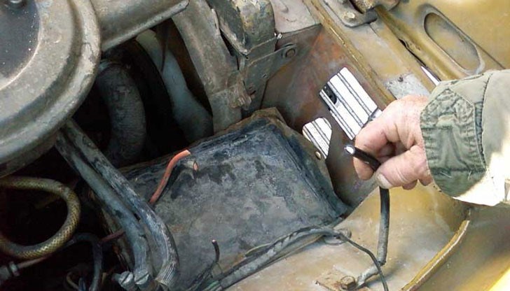 Обраха автомобил, паркиран до блок 18 Обраха автомобил, паркиран до блок 18