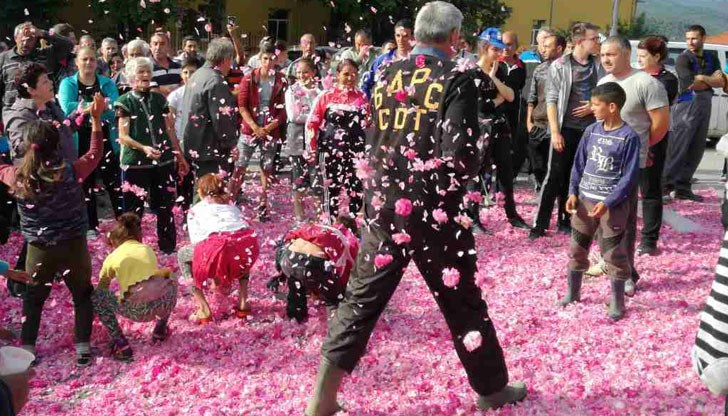 Министърът на земеделието, храните и горите Румен Порожанов им съобщи добри новини Министърът на земеделието, храните и горите Румен Порожанов им съобщи добри новини