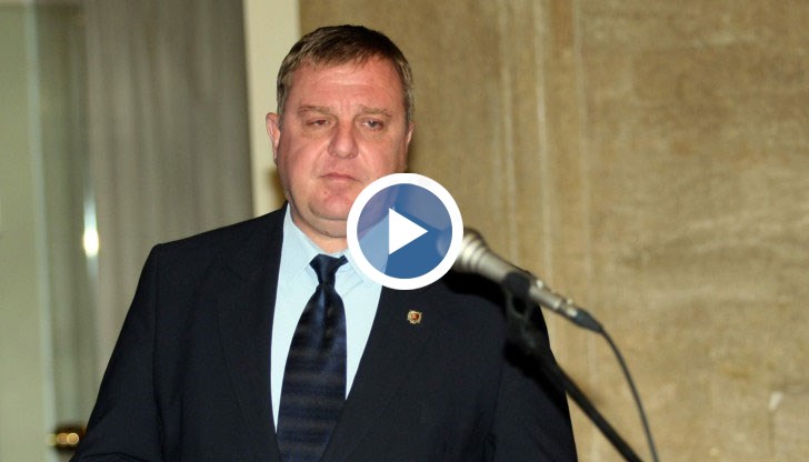 Ученички от ОУ "Христо Ботев" рецитират „Пътища възрожденски“