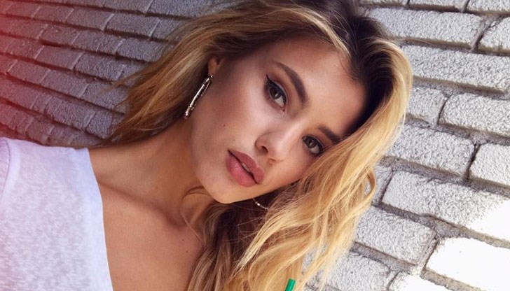 Красавицата публикува снимка в Инстаграм с прочувствено послание