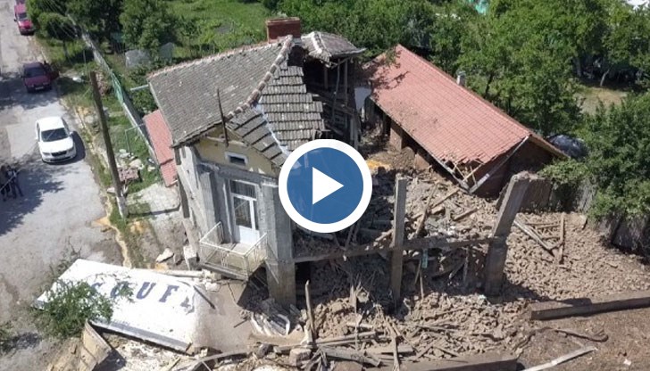 Преди седмица тир се блъсна в две къщи в Златна Панега и ги разруши