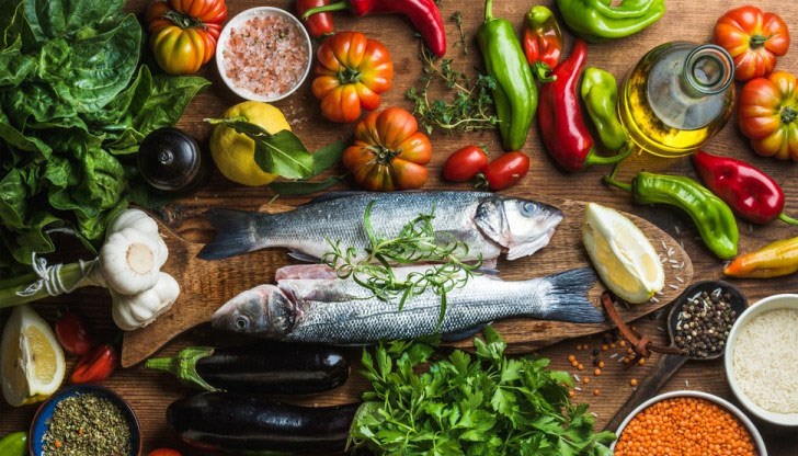 Изобилието на риба, зеленчуци и пълнозърнести продукти в храната сваля кръвното налягане