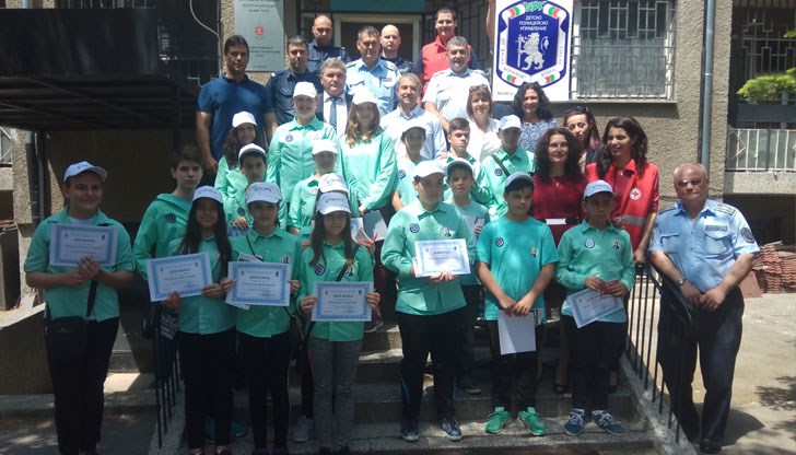 На официална церемония във Второ РУ – Русе бе отбелязан успешният финал на двугодишното обучение по националната програма