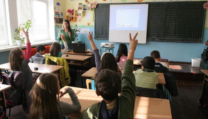 За дете в неспециализирано училище се полагат 1609 лева За дете в неспециализирано училище се полагат 1609 лева