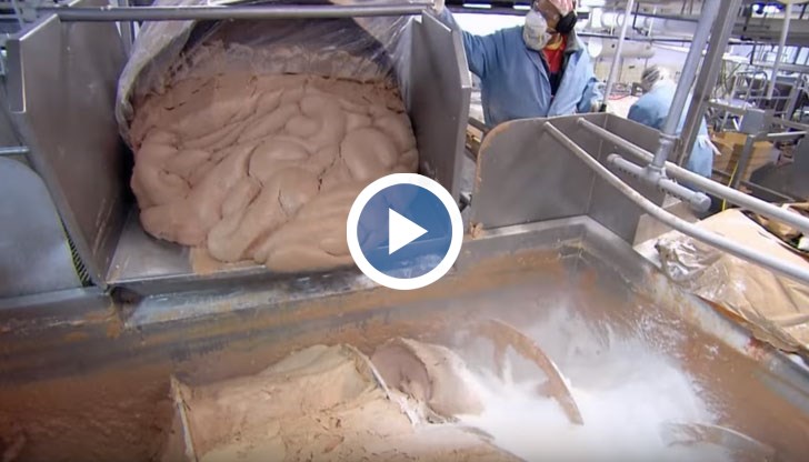 Влагат се и т.нар. пълнители, които задържат водата, за да се увеличава теглото на продукцията