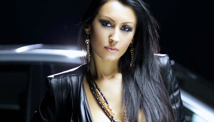 Феновете на певицата не я разпознават по участията