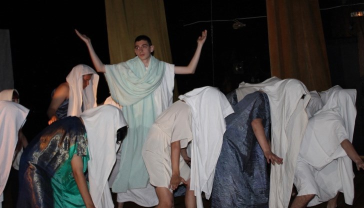 Наградиха участниците в поетичния театър