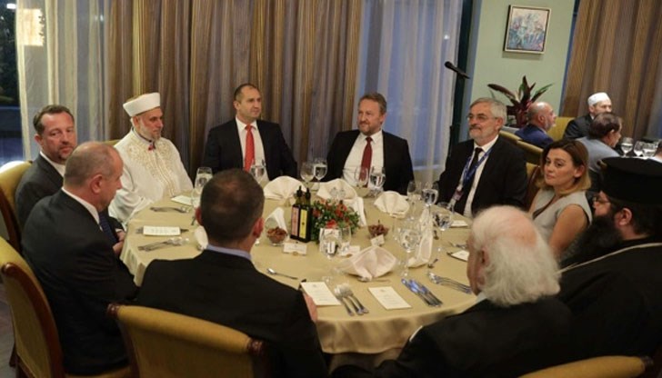 Хората от различни религии могат да живеят в мир и разбирателство на Балканите