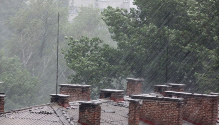 Ще се развива мощна купесто-дъждовна облачност и на много места там ще има краткотрайни, но често интензивни валежи