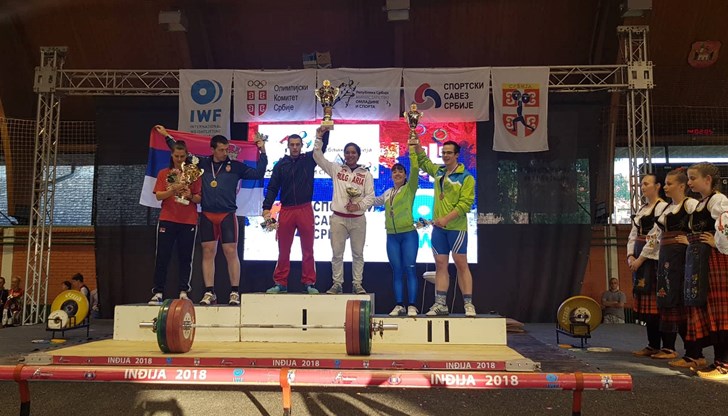 17-годишният щангист  от Русе се състезаваше в категория до 77 килограма