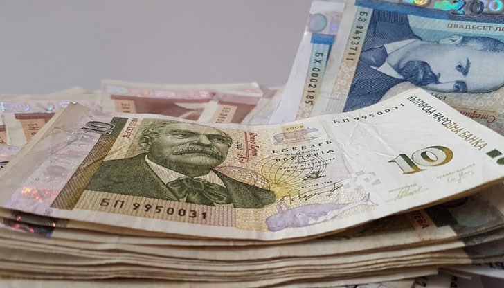 Русенци получават с 196 лева по-малко от средната заплата за страната Русенци получават с 196 лева по-малко от средната заплата за страната