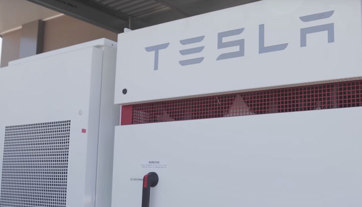 Пионерът в електрическите автомобили Tesla иска да раздвижи европейския пазар за съхранение на ток