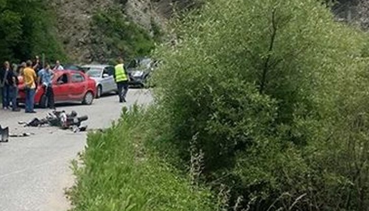 Заради тежкия инцидент пътят Девин - Триград е затворен в двете посоки