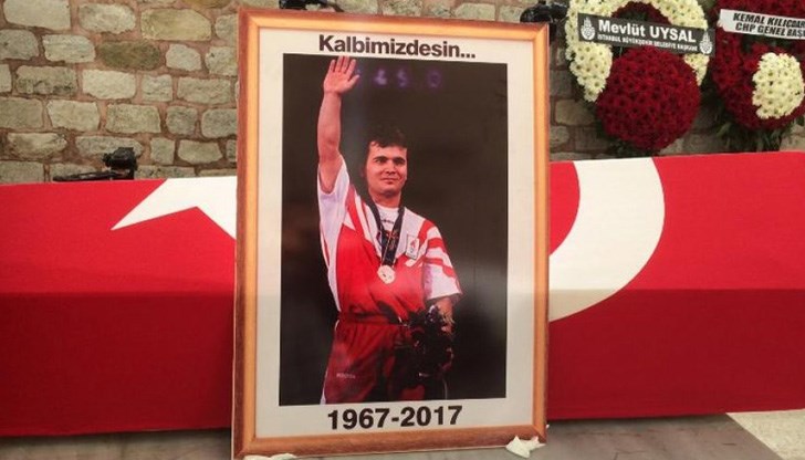 Шампионът обаче е пропилял голяма част от богатството си Шампионът обаче е пропилял голяма част от богатството си