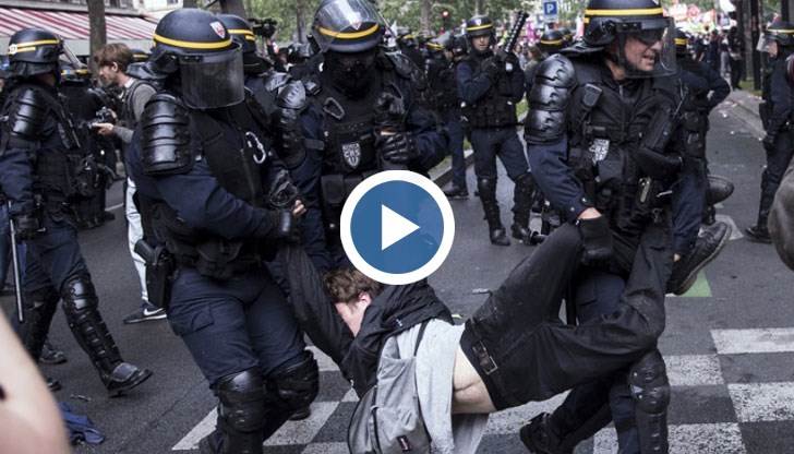 Полицията използва водни оръжия и сълзотворен газ, за да разпръсне хората