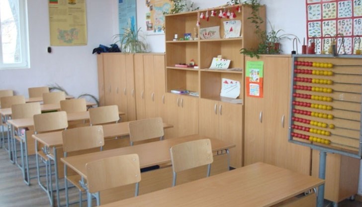 Днес изтича крайният срок, в който родителите на деца, които ще постъпят в първи клас на 15 септември, трябва да подадат документи Днес изтича крайният срок, в който родителите на деца, които ще постъпят в първи клас на 15 септември, трябва да подадат документи