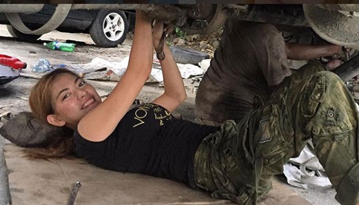 Момичето не може да се похвали с титли от конкурси за красота, защото е заета с други неща