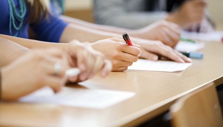 50 лева за тройка, 100 лева ако искаш да изкараш и трите модула 50 лева за тройка, 100 лева ако искаш да изкараш и трите модула