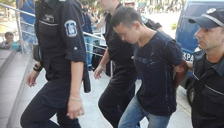 Законът предвижда от 3 до 8 години затвор, когато извършителят на деянието е малолетен. Законът предвижда от 3 до 8 години затвор, когато извършителят на деянието е малолетен.