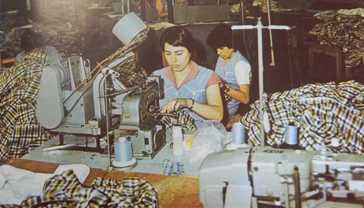 Това е трагедия. Един от най-хубавите заводи на река Дунав. Жалко е за нашата страна. Изоставихме си икономиката