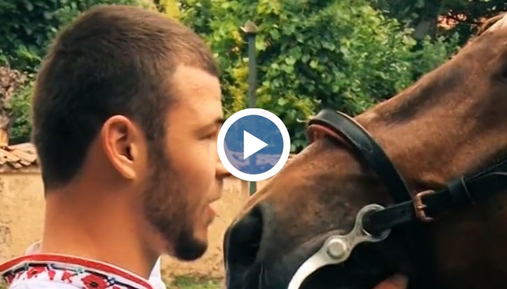 Шампион по сумо и борба затегна седлото, метна пушка на рамо и тръгна в галоп за абитуриентския си бал