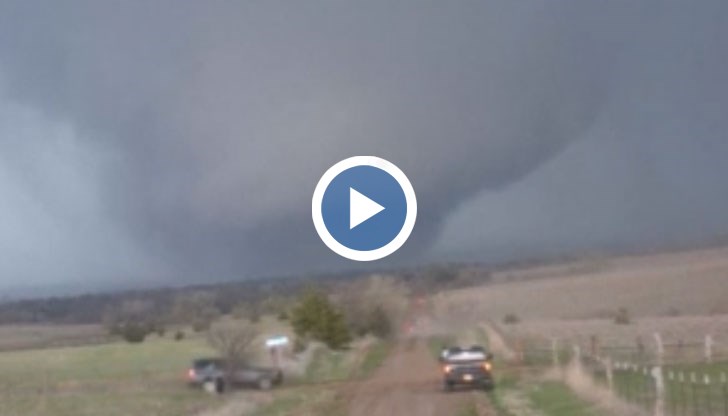 Мощна буря със силни ветрове и градушка връхлетя няколко централни щата
