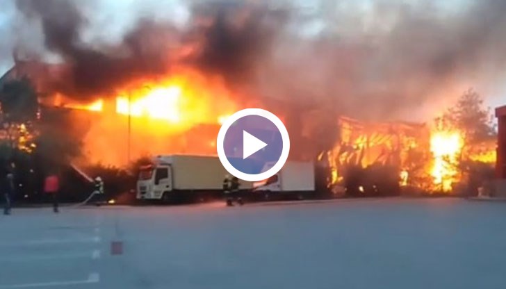 Собственичката на склада се съмнява в умишлен палеж